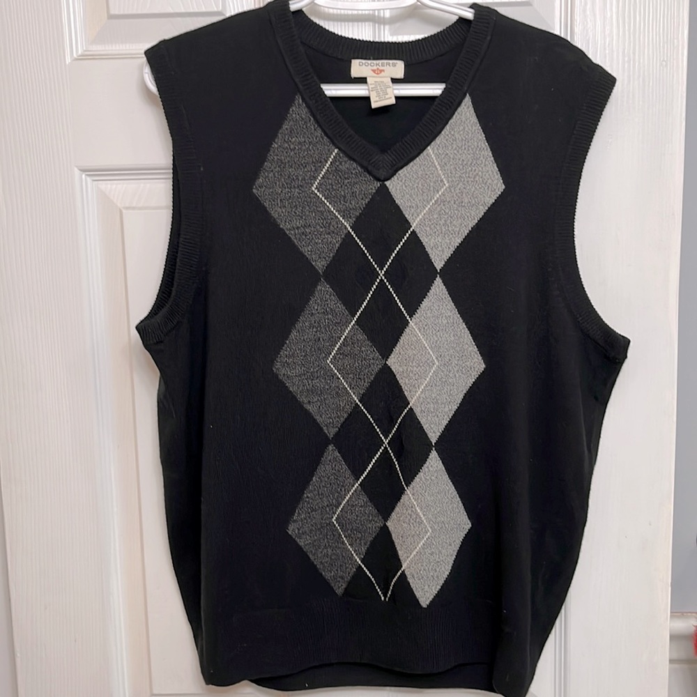 Like New! Mens Dockers Black and White Argyle Sweater Vest